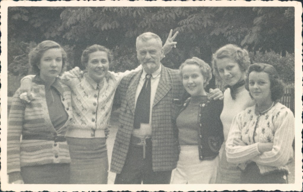 Stöhr with summer school student at Ötz, 1937.