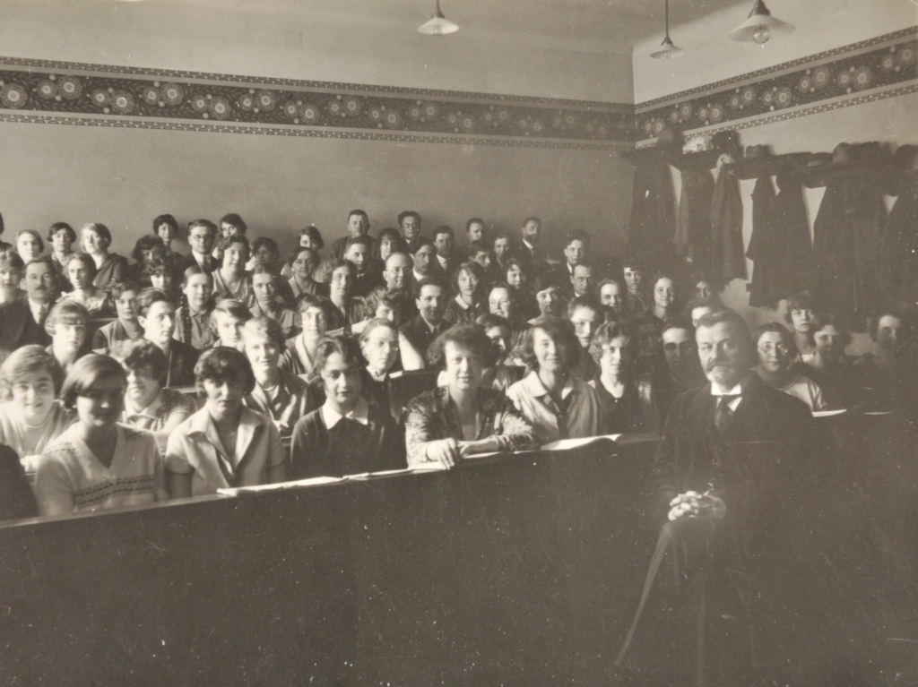 Richard Stöhr class photograph, Vienna Academy of Music, 1930's.